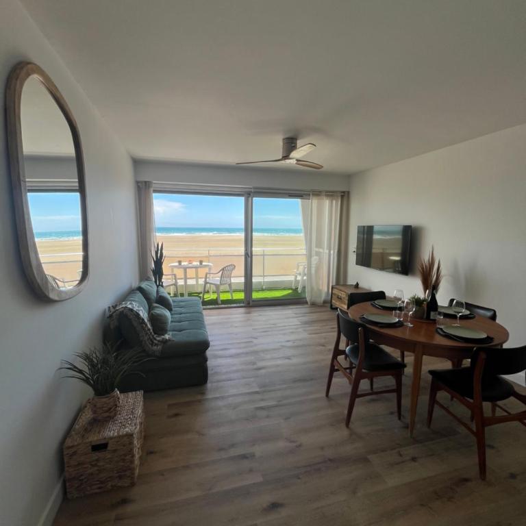 APPARTEMENT Rénové de type 3 VUE MER - Appartement 2 Chambres avec Balcon et Vue sur la Mer - 22