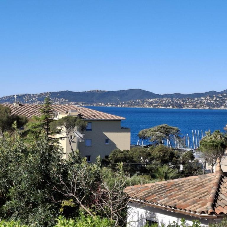 Appt 83m2 rez de jardin dans villa parc privé balcon vue mer - Apartment mit 1 Schlafzimmer und Gartenblick - 7