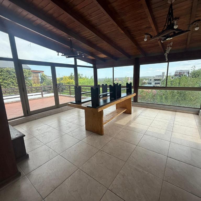Espectacular Casa en Barrio Privado con pileta gran parque y vista panorámica - Villa - 14