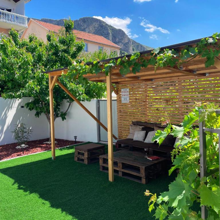 Hills Holiday House - Two-Bedroom Townhouse - 34