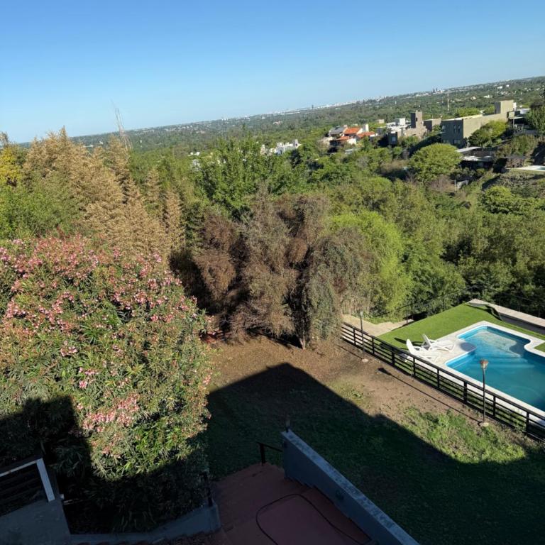 Espectacular Casa en Barrio Privado con pileta gran parque y vista panorámica - Villa - 26