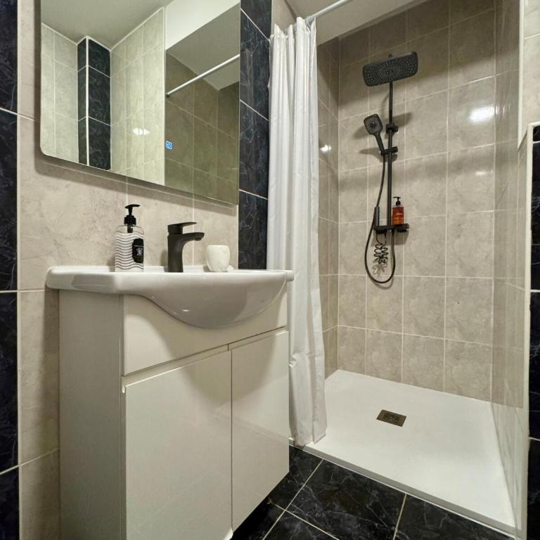 Modern & Elegant apartment with free parking - Apartman sa 1 Spavaćom Sobom - 25