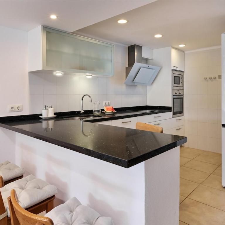 Sea frontline Apartment 'Ernesto'. Pool. WIFI - Apartamento de 2 dormitorios - 14