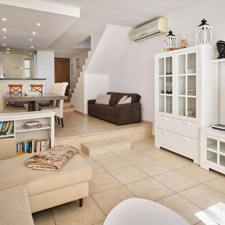 Sea frontline Apartment 'Ernesto'. Pool. WIFI - Apartamento de 2 dormitorios - 10
