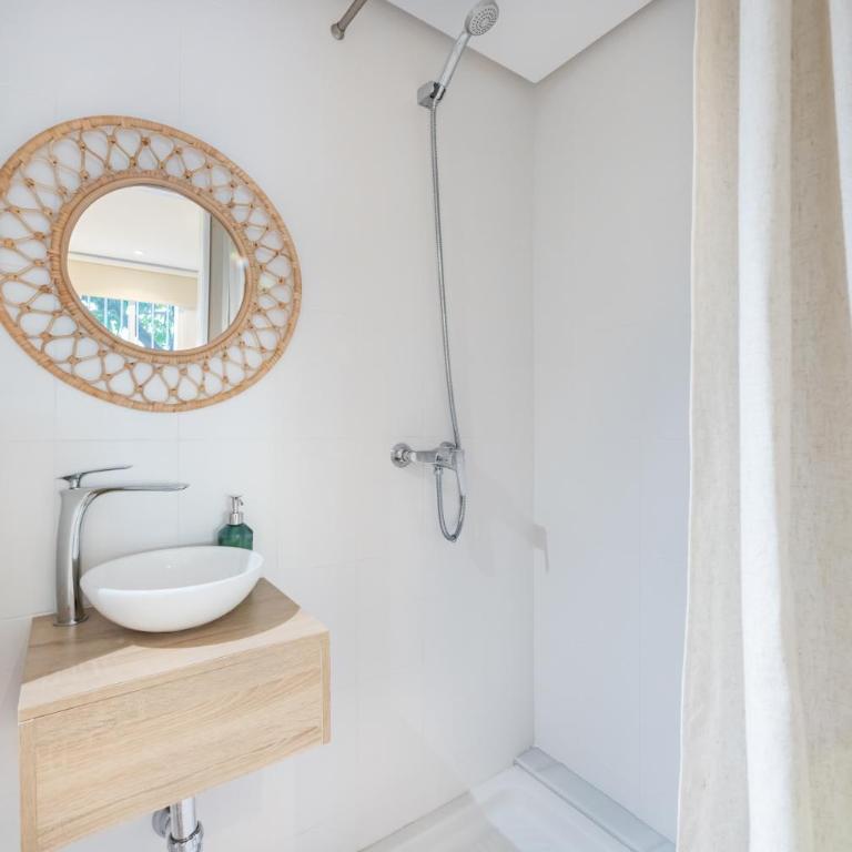 Sea Breeze House by Kura Homes - Apartment - 11