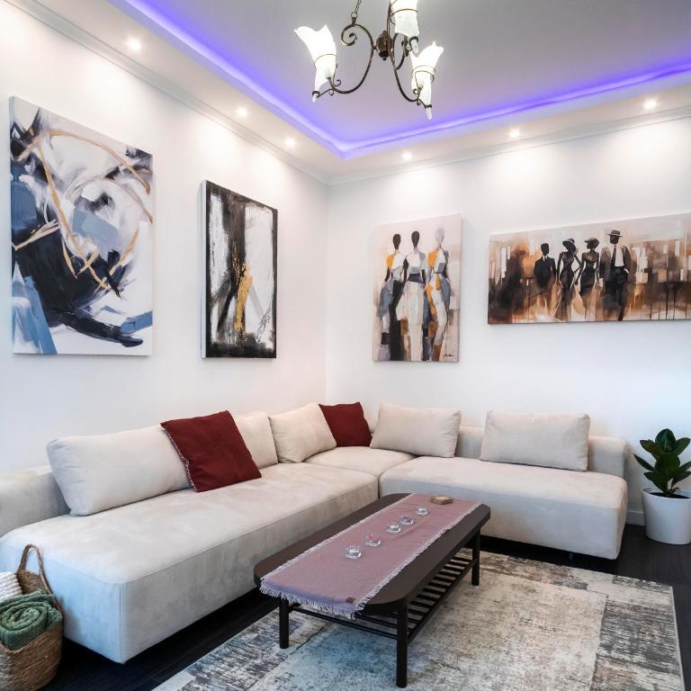 The Belfort Townhomes - Lux Salon - Two-Bedroom Apartment - 3