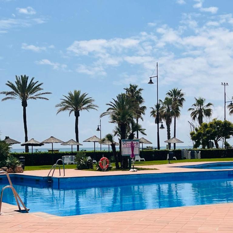 Playamar Deluxe pool & Beach Torremolinos Sinese design homes - Three-Bedroom Apartment - 20