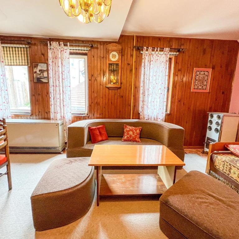 Sarajevo Time Travel with Grandpa - Three-Bedroom Apartment with View - 4