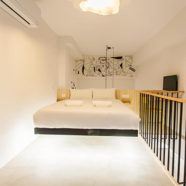 Stylish Duplex with Art & Charm in Prime Salamanca - Loft - 1