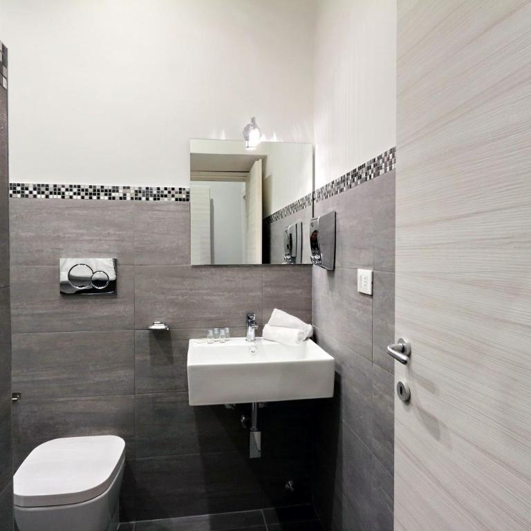 St. Peter Vatican Rooms - Deluxe Quadruple Room with Private Bathroom - 4
