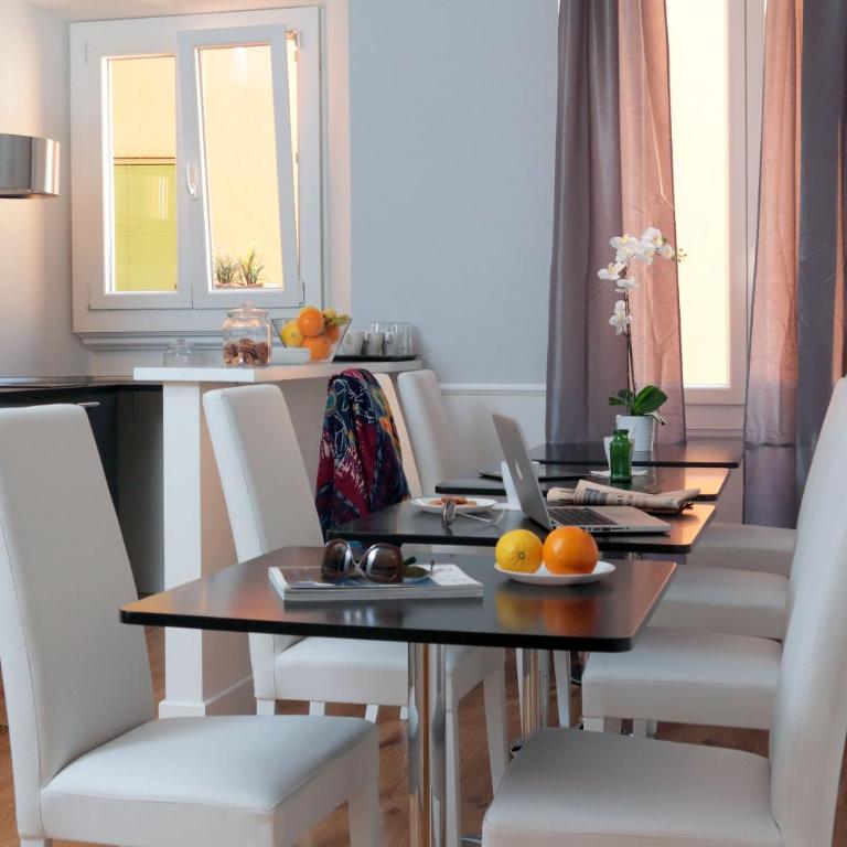 St. Peter Vatican Rooms - Deluxe Triple Room with Private Bathroom - 7