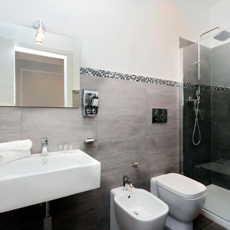 St. Peter Vatican Rooms - Deluxe Double Room with Private Bathroom - 2