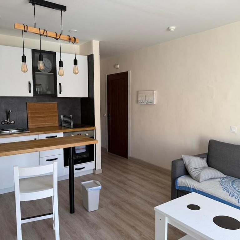Centrally located M, bright and sunny apartment with terrace and pool views - Apartamento de 1 dormitorio - 14