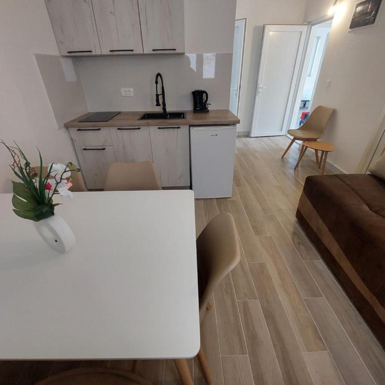 Apartmani Lapis - One-Bedroom Apartment - 1