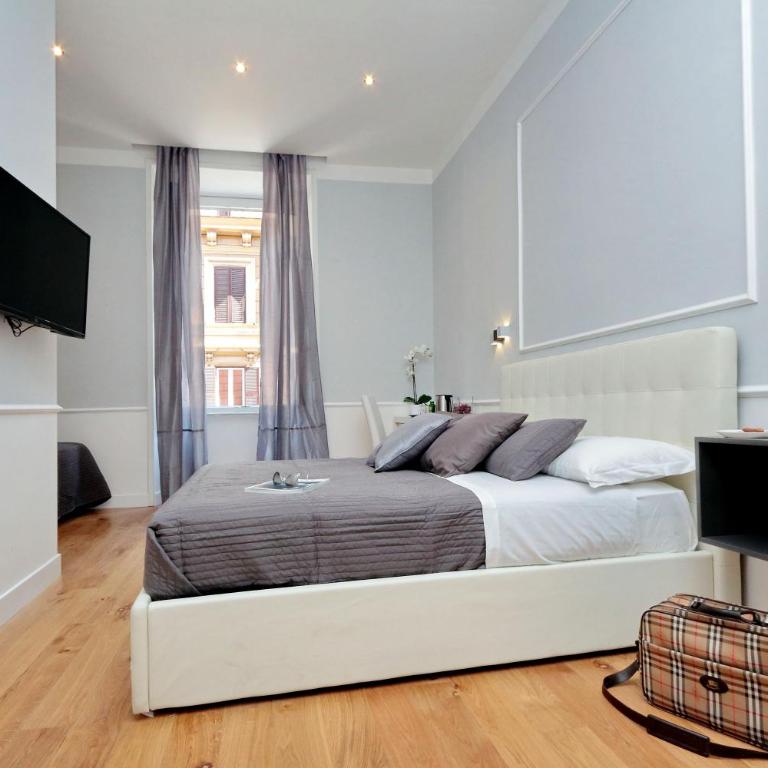 St. Peter Vatican Rooms - Deluxe Triple Room with Private Bathroom - 1