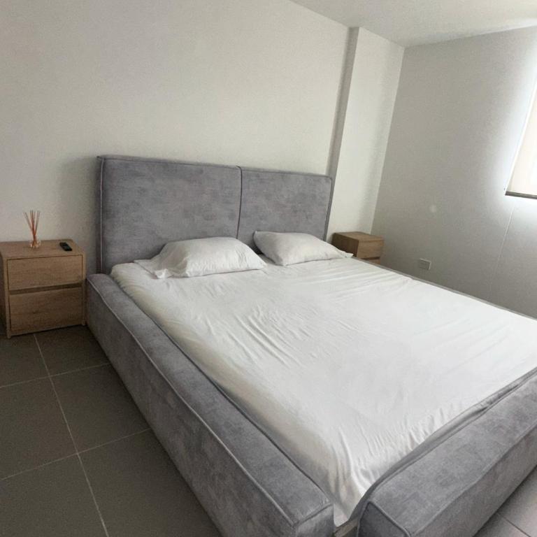 Lujoso apartamento, 3 habitaciones, mejor ubicación - One-Bedroom Apartment - 23