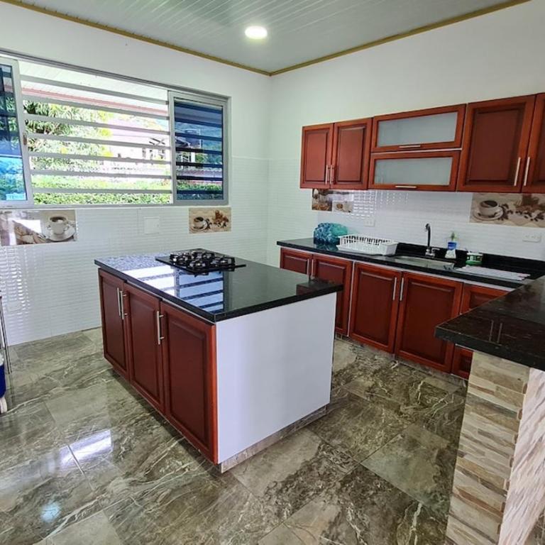 Villa Gladys con Piscina Privada y Vista Natural - Casa de 4 dormitorios - 17