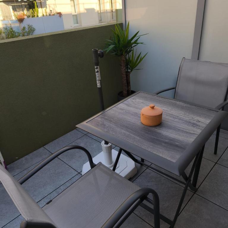 Studio calme et paisible, climatisé avec terrasse au dernier étage, 100m du tramway et 20 min de la promenade des anglais - Appartement 1 Chambre - 19