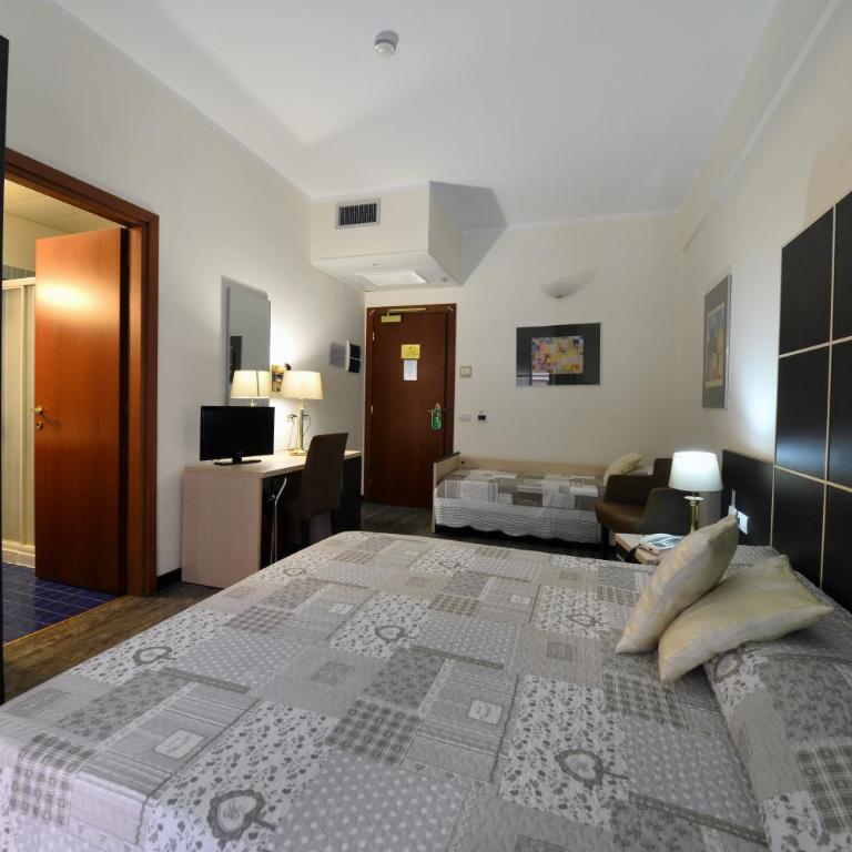 Hotel Ferrari - Camera Tripla Standard - 8