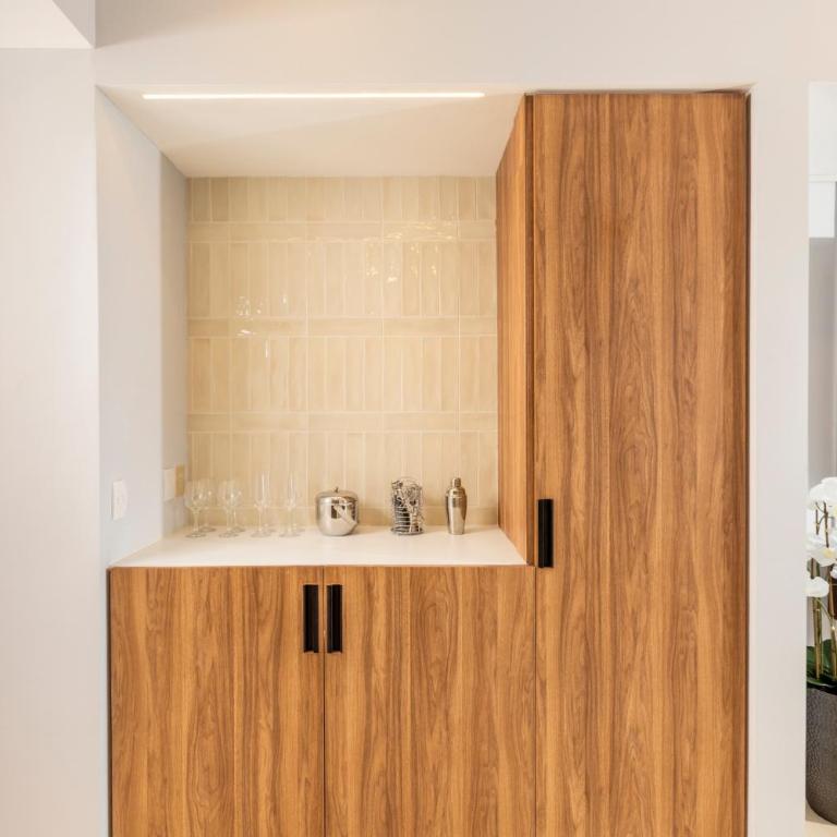 Designer 1BR Beachfront Retreat – Wake Up to the Waves - One-Bedroom Apartment - 18