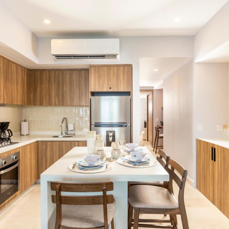 Designer 1BR Beachfront Retreat – Wake Up to the Waves - One-Bedroom Apartment - 12