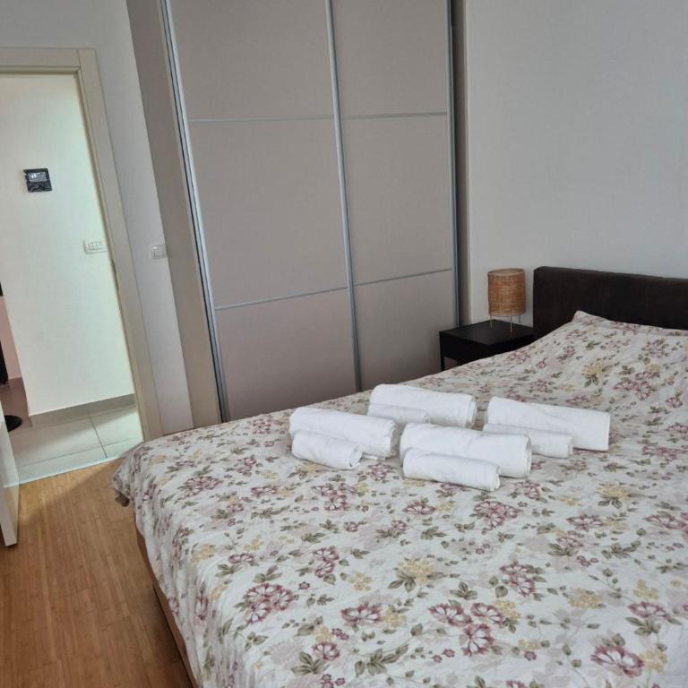 Apartments 402 - One-Bedroom Apartment - 7