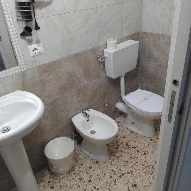 CATANIA AIRPORT ROOM BAGNO PRIVATO iN CAMERA - Quadruple Room with Private Bathroom - 20