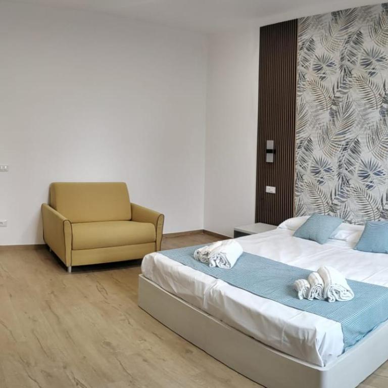 Turrignì Central Rooms - Triple Room with Garden View - 2