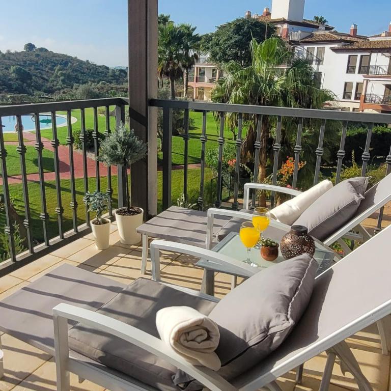 KUC01 Modern Apartment with South Aspect and Pool - Apartment with Pool View - 1