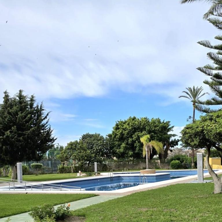 La Colina Estudio Vistas al Mar y Sierra, Piscina y tren directo Aeropuerto - Estudio Familiar - 9