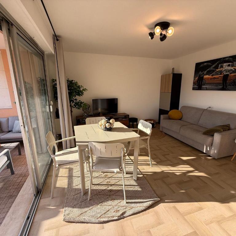 Nouveau ! à 200m des plages grand studio baigné de lumière, très grande terrasse tout confort - Monolocale - 1