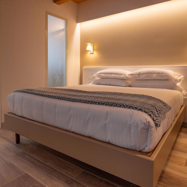 Hotel Villa Leopardi 4S - Adults only - Double Room with Terrace e Partial Lake View - 2