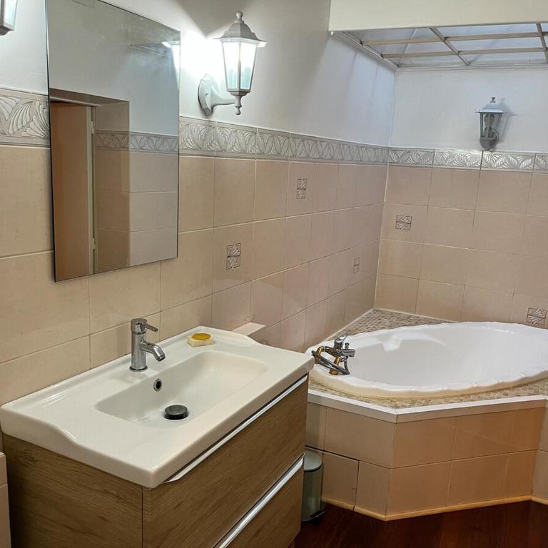 Gite du Clocher de la Cathédral charmant duplex - Appartement 1 Chambre - 9