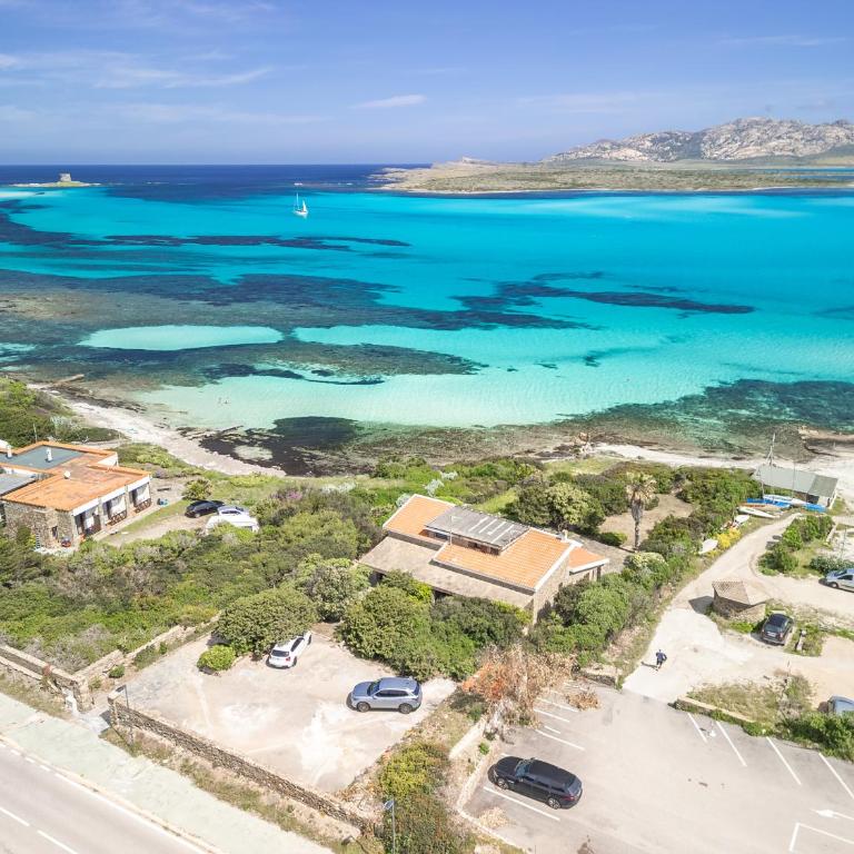 Villa Iole, con accesso alla spiaggia - Hosty Sardegna - Villa - 1
