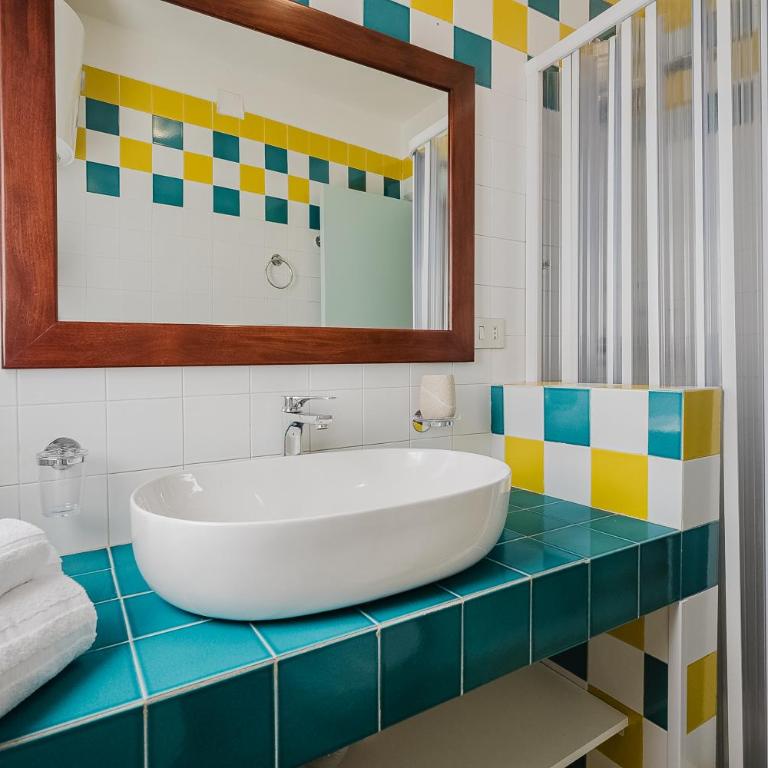 Villa Iole, con accesso alla spiaggia - Hosty Sardegna - Villa - 42