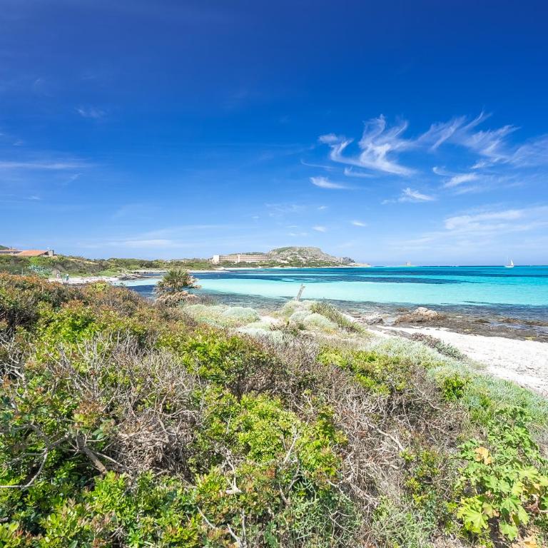 Villa Iole, con accesso alla spiaggia - Hosty Sardegna - Villa - 11