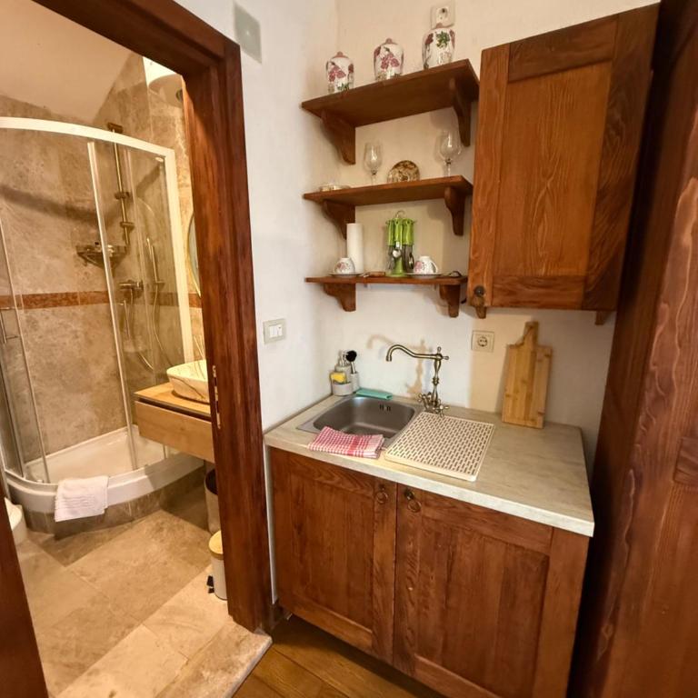 Skver Studio Apartments - Deluxe Studio with Balcony - 7