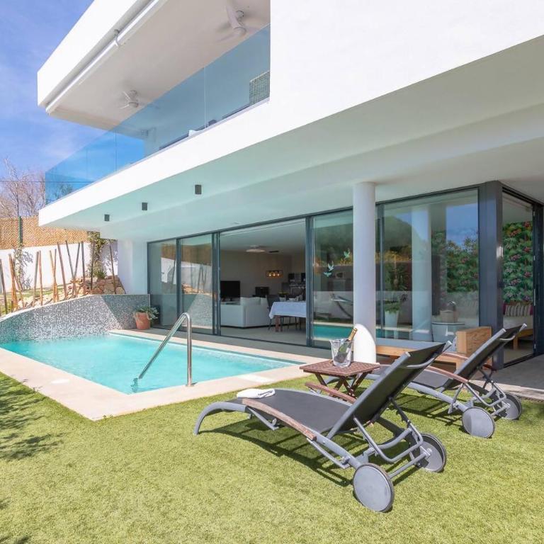Stunning Private Loft Marbella - Habitación con vistas a la piscina - 1 cama grande - 5