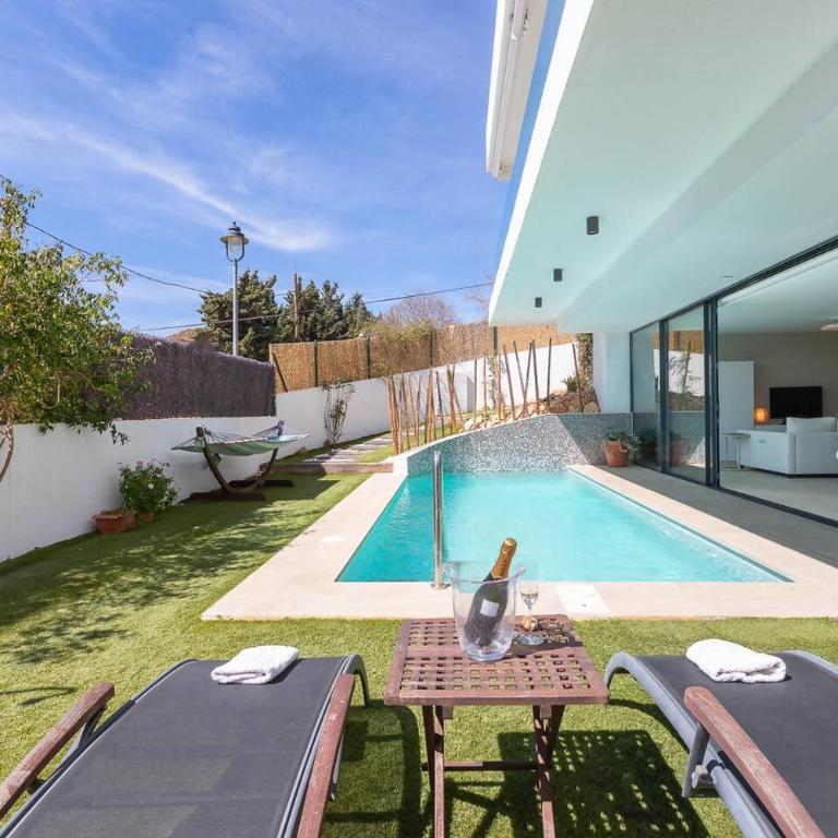 Stunning Private Loft Marbella - Habitación con vistas a la piscina - 1 cama grande - 6