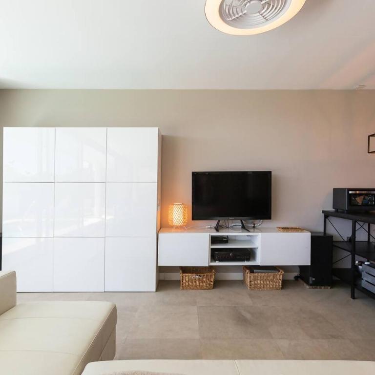 Stunning Private Loft Marbella - Habitación con vistas a la piscina - 1 cama grande - 10