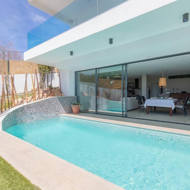 Stunning Private Loft Marbella - Habitación con vistas a la piscina - 1 cama grande - 21
