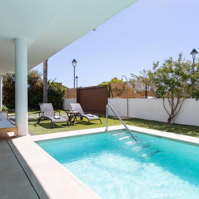Stunning Private Loft Marbella - Habitación con vistas a la piscina - 1 cama grande - 22