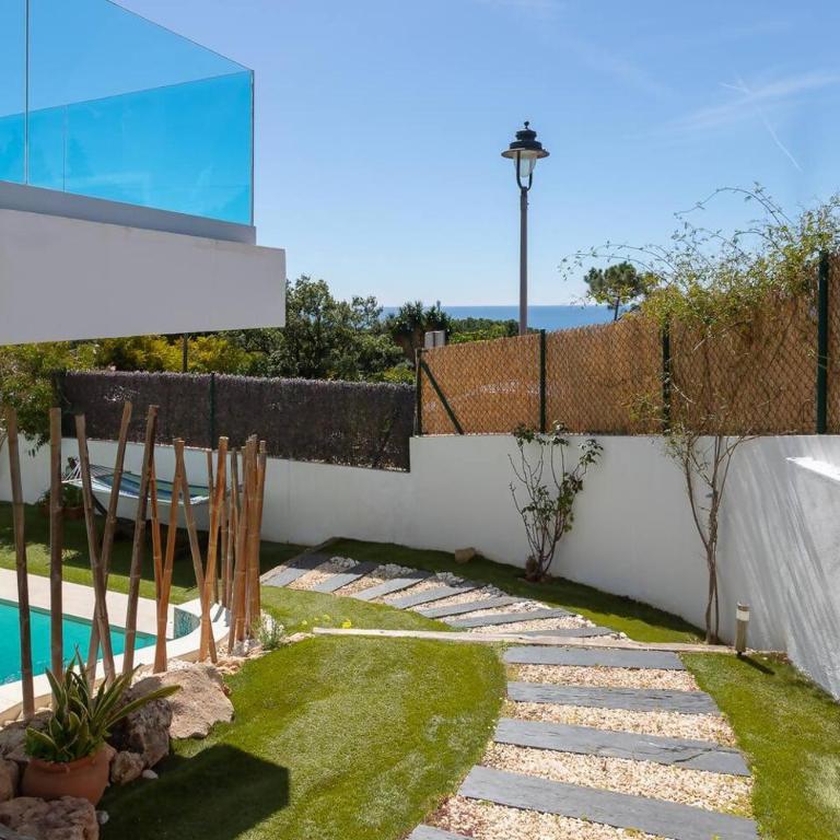 Stunning Private Loft Marbella - Habitación con vistas a la piscina - 1 cama grande - 24