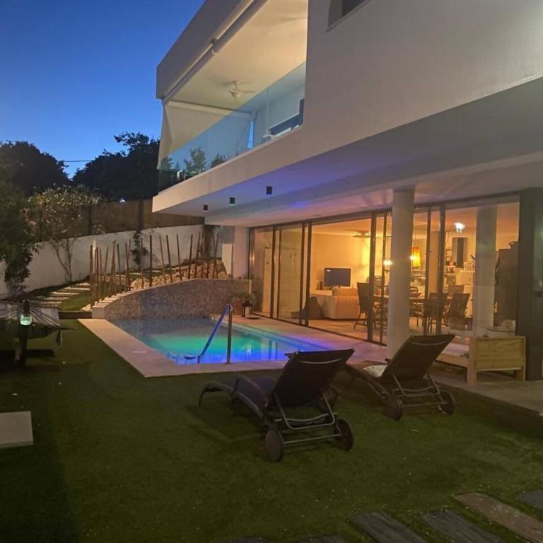 Stunning Private Loft Marbella - Habitación con vistas a la piscina - 1 cama grande - 26