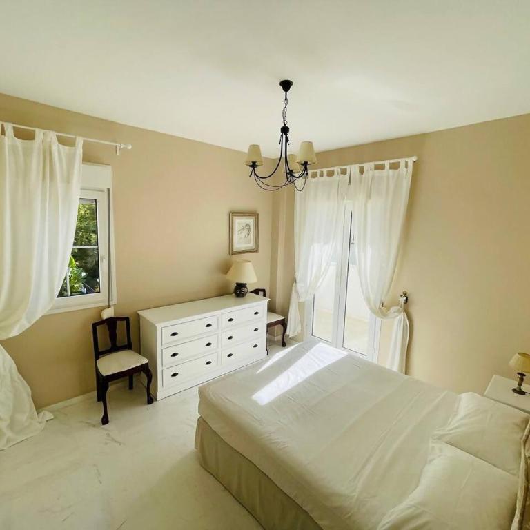Apart Milla de Oro Marbella - Three-Bedroom Apartment - 12
