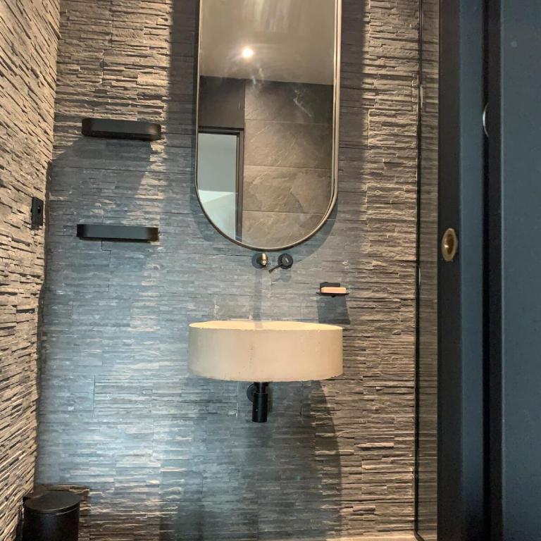 Loft sur 2 Étages dans maison individuelle - Appartement - 10