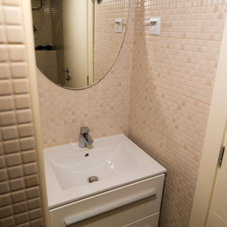 Qumi Apartments - Porodična Soba - 7