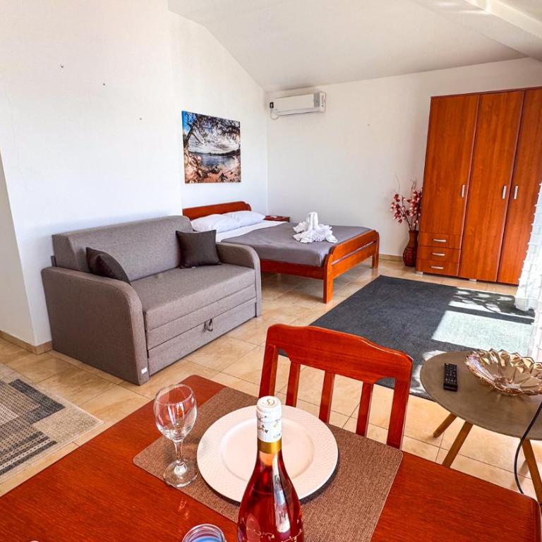 Qumi Apartments - Deluks Dvokrevetna Soba sa Bračnim Krevetom i Pogledom na More - 10