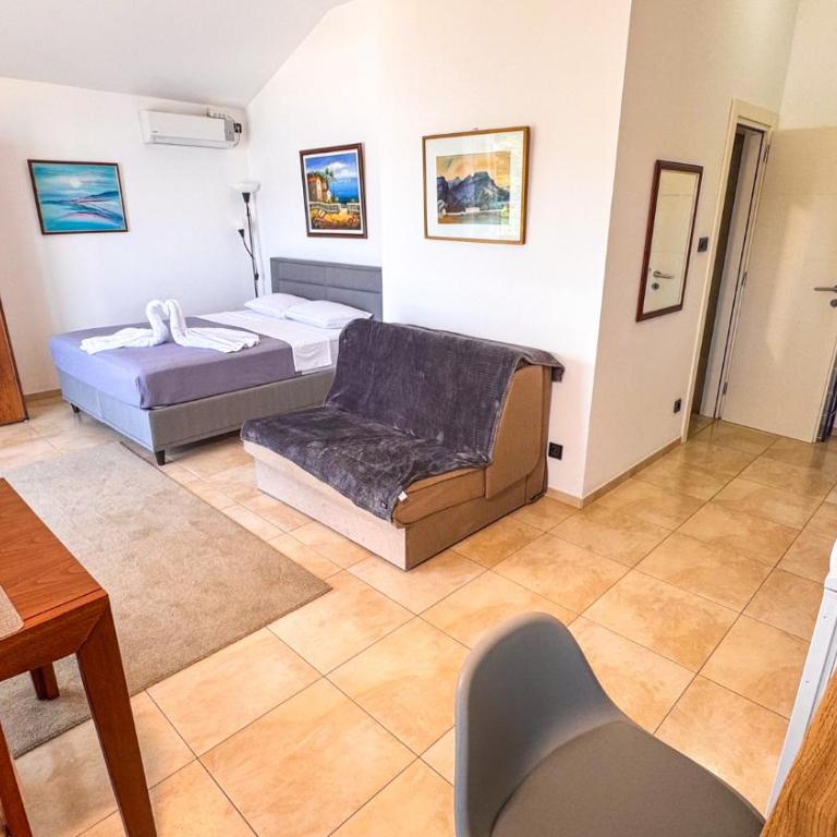 Qumi Apartments - Deluks Dvokrevetna Soba sa Bračnim Krevetom i Pogledom na More - 12