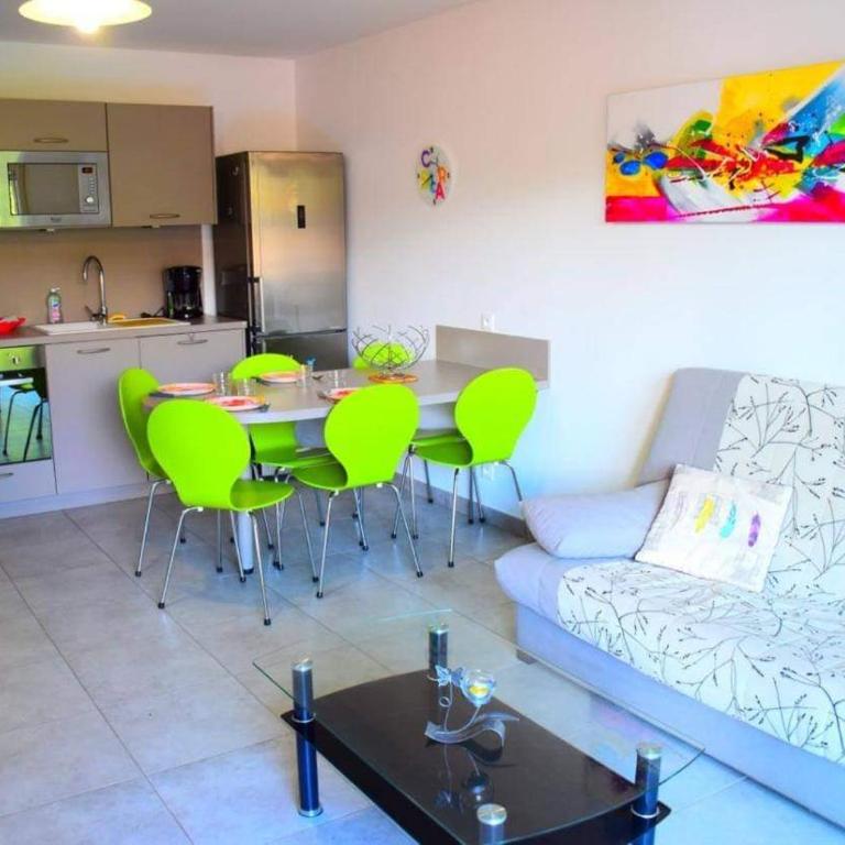 Orangeraie - Appartement avec parking privé et terrasse à deux pas du centre, du port et de la plage de Calvi - One-Bedroom Apartment - 4